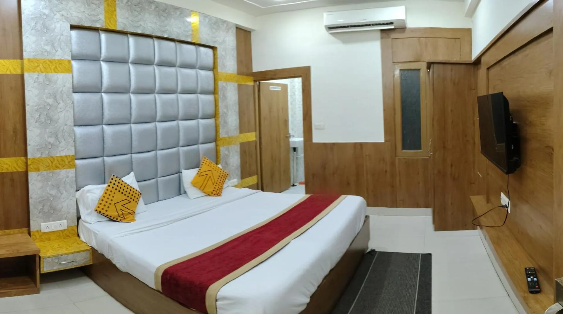 Bedweiser Backpackers Hostel Agra  India